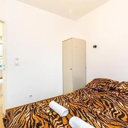 Apartment Cenoslocs - Paris A Vos Pieds Pour 4 Personnes Avec Jardin & Wifi